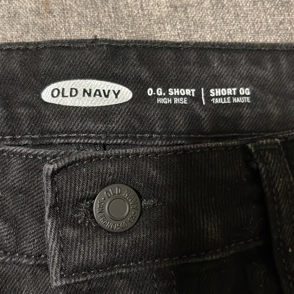 Women’s Old Navy OG High Waisted Cuffed Black Short - Picture 3 of 4